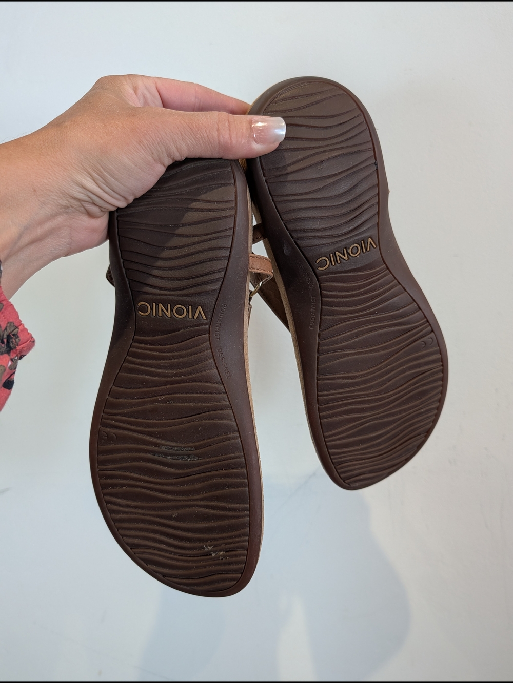 Vionic Kirra Brown Thong Sandal with Adjustable Back Strap, Size 8 - Picture 6 of 6